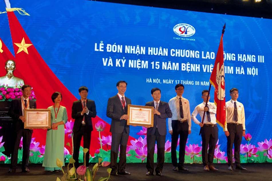 Bệnh viện Tim Hà Nội vinh dự được nhân huân chương lao động hạng Ba